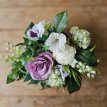 633 Zijden bloemstuk in lila schaal
