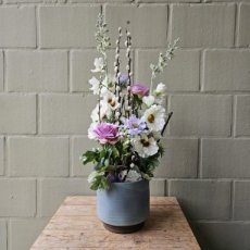 Hoog zijden bloemstuk