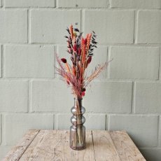 Vaasje met droogbloemen