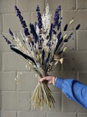 ME33 Boeket droogbloemen blauw, wit en naturel